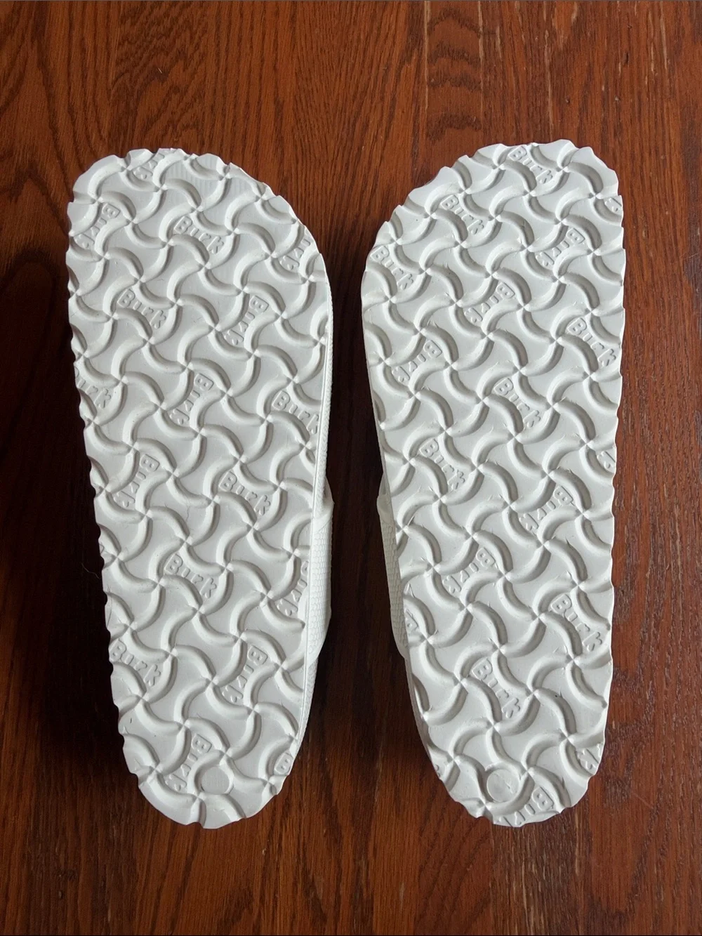 Birkenstock Women’s Honolulu Essential White Size 7 Never Worn
